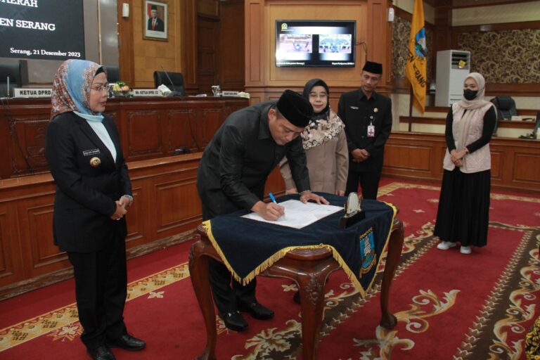Dorong Pelayanan Publik Menjadi Cepat dan Mudah DPRD Setujui Penetapan Raperda SPBE menjadi Perda Kabupaten Serang