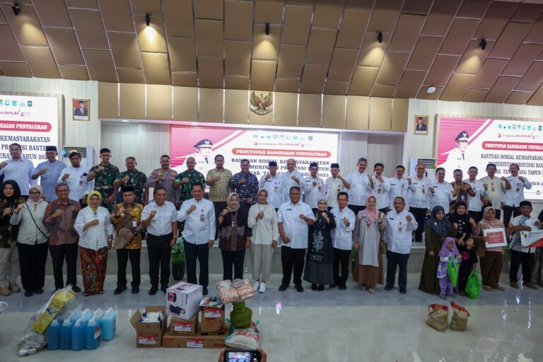 Pj Gubernur Banten Al Muktabar Tutup Rangkaian Penyaluran Bansos 2023