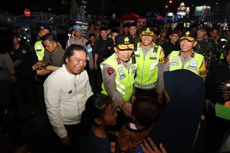 Pantau Perayaan Pergantian Tahun, Pj Gubernur Al Muktabar : Semuanya Kondusif