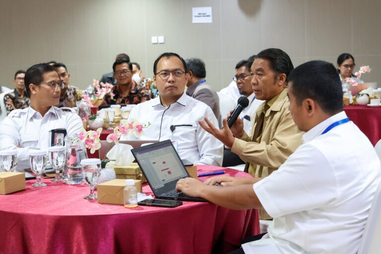 Al Muktabar, Gubernur Banten, Dorong Percepatan Pembangunan Hunian Tetap untuk Korban Banjir di Lebak