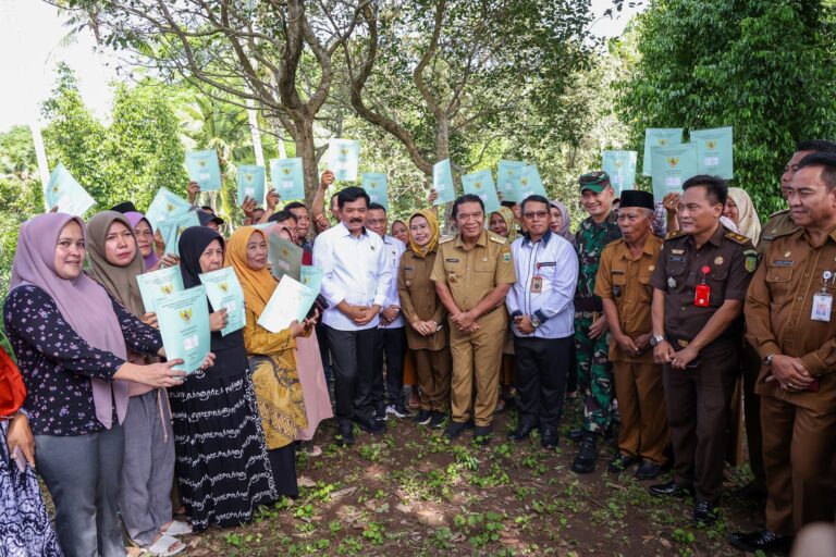 Penyerahan Sertipikat Tanah di Banten: Langkah Menuju Keadilan Sosial dan Peningkatan Ekonomi Masyarakat