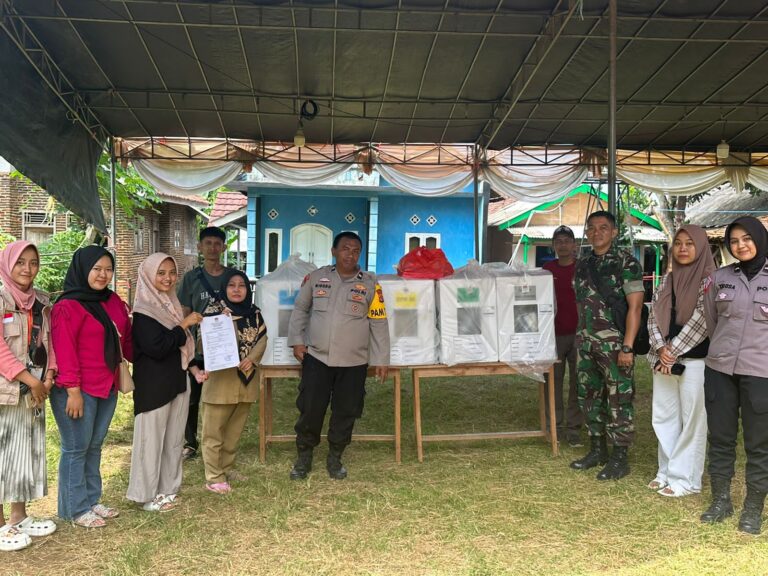 Polda Banten dan Masyarakat Bersinergi dalam Pengamanan Pendistribusian Logistik Pemilu 2024 di Kota Serang