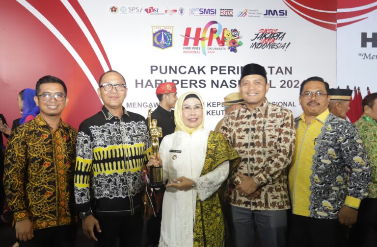 Bupati Serang Raih Anugerah PWI 2024 untuk Pengembangan Silat