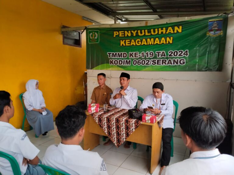 Penyuluhan Agama Kepada Pelajar SMK Nurfalah serta Masyarakat Bersama Satgas TMMD Ke 119