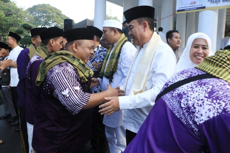 Perjalanan Ibadah: 440 Jemaah Haji Kabupaten Serang Berangkat ke Tanah Suci
