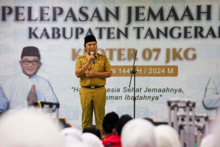 Plh Gubernur Banten, Al Muktabar, Lepas Keberangkatan Jamaah Haji Kabupaten Tangerang 2024