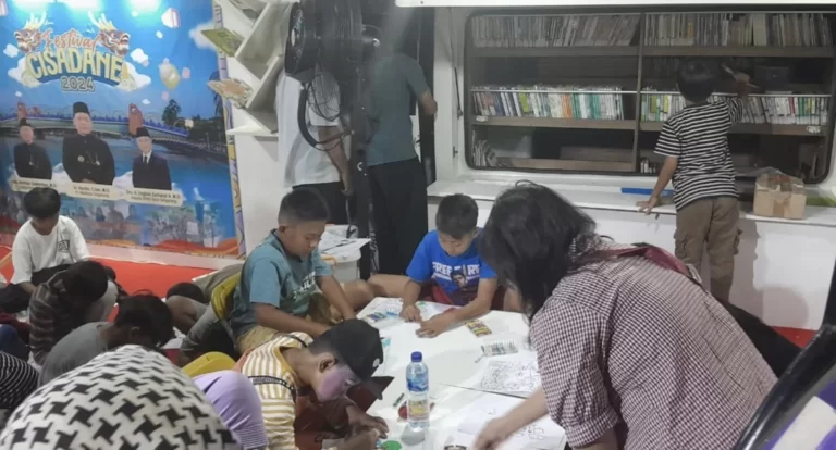 DPAD Kota Tangerang Hadirkan Layanan Mewarnai Gratis di Festival Cisadane 2024