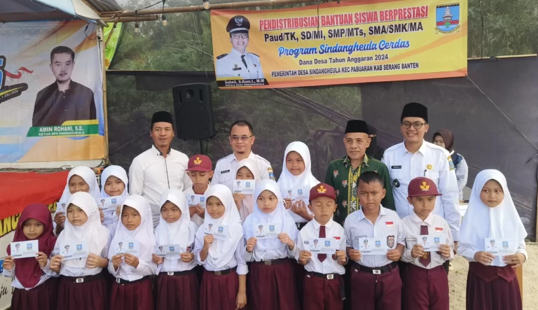Desa Sindangheula Rayakan HUT ke-45 dan HUT RI dengan Distribusi Bantuan Beasiswa untuk 216 Siswa Berprestasi