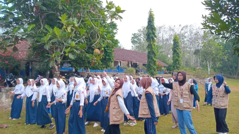 Mahasiswa Kukerta 87 UIN SMH Banten Gelar Program Senam Sehat di SMPN 3 Cileles untuk Tingkatkan Kesehatan Siswa