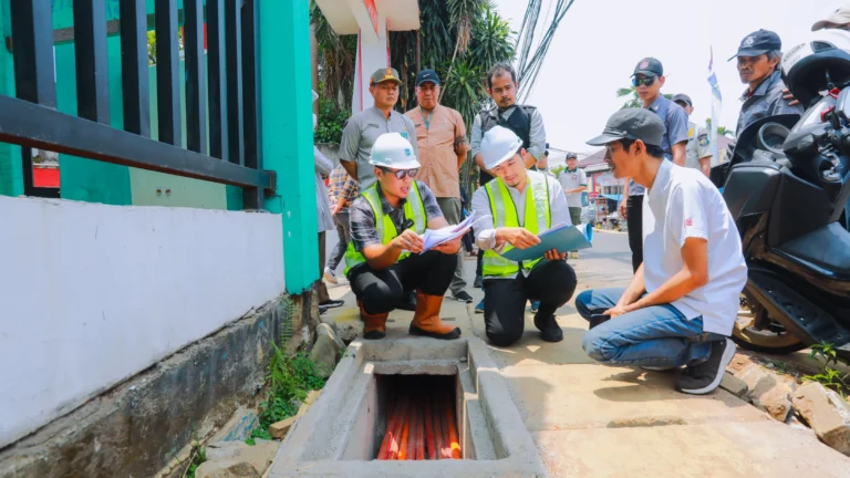 Pilar Saga Ichsan Tinjau Proyek Peningkatan Infrastruktur di Tangerang Selatan
