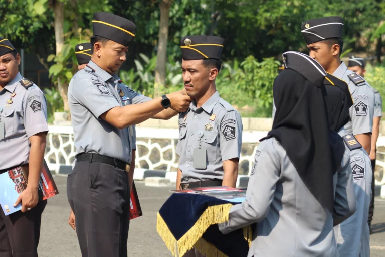 Apresiasi Kinerja: Lapas Kelas IIA Cilegon Gelar Upacara Kenaikan Pangkat Pegawai Berprestasi