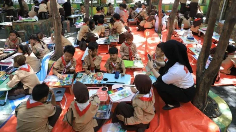 Kejar Mimpi Tangerang Gelar Edukasi Literasi Finansial dan Anti Stunting di SDN Pasar Baru 1
