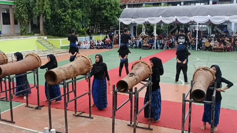 Rayakan Hari Jadi ke-39 SMAN 2 Rangkasbitung, Siswa dan Guru Unjuk Karya Seni