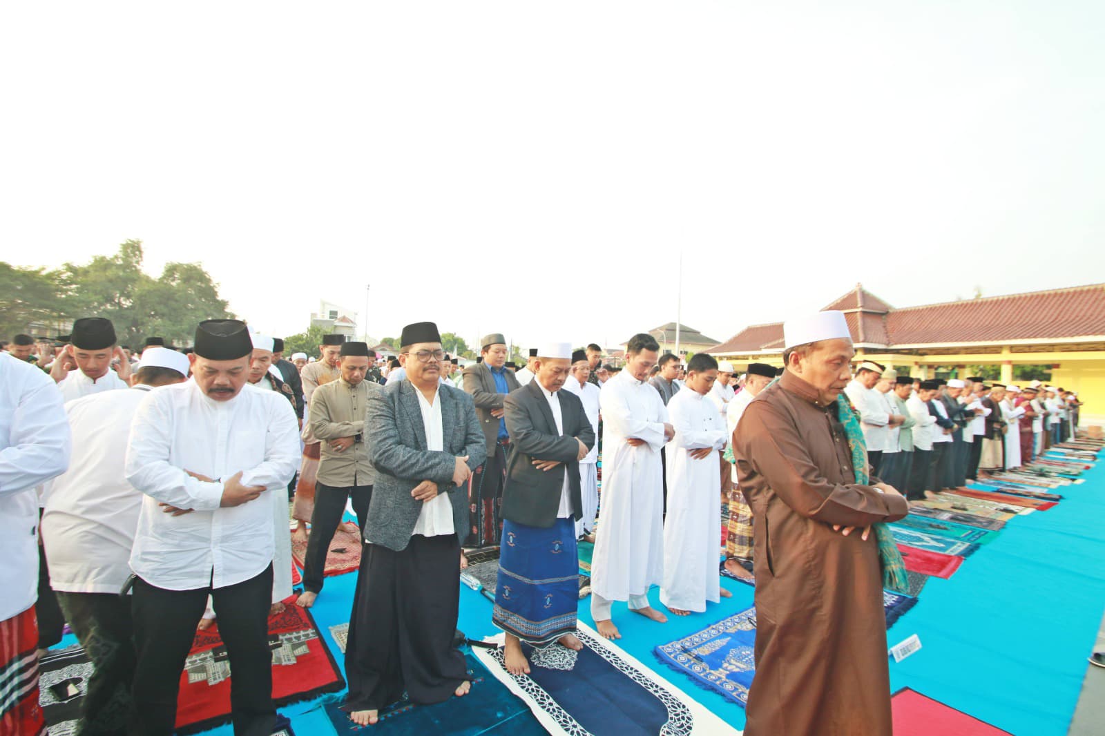Sholat Idul Adha di Alun-alun Kramatwatu, Wabup Najib Hamas Ajak Tingkatkan Kepedulian Sosial