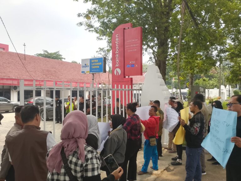 Layanan Bank Banten Lumpuh, Koar Gelar Aksi Jilid II Tuntut Transparansi Kredit Macet