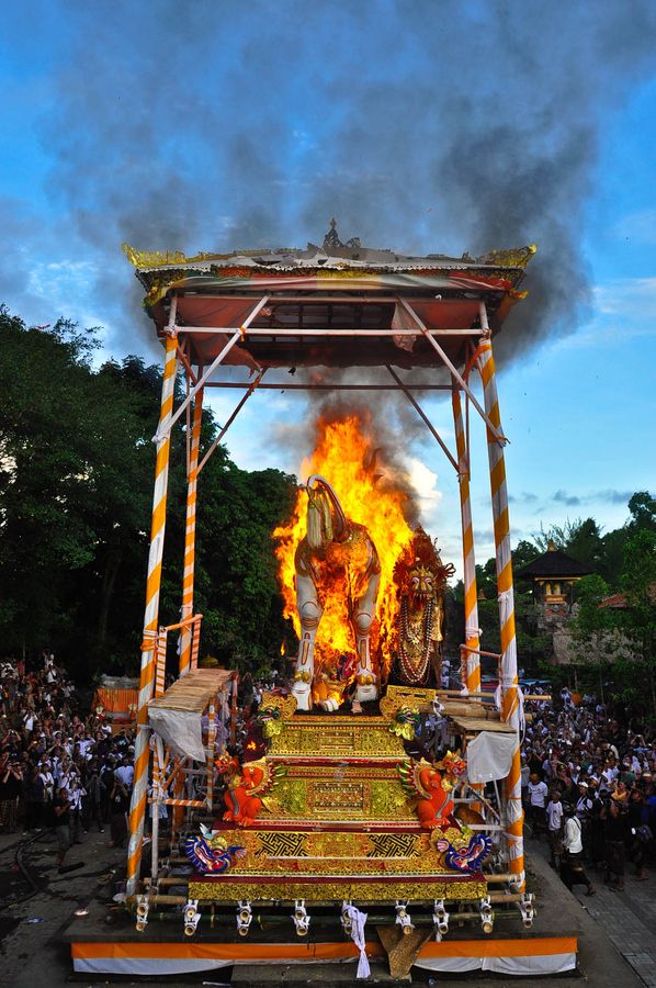 Menguak Fakta Menarik: Tradisi “Ngaben” Bali Yang Penuh Makna Filosofis
