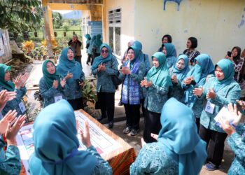 Ketua TP PKK Provinsi Banten Lakukan Pembinaan HKG PKK ke-53 di Desa Cikedung