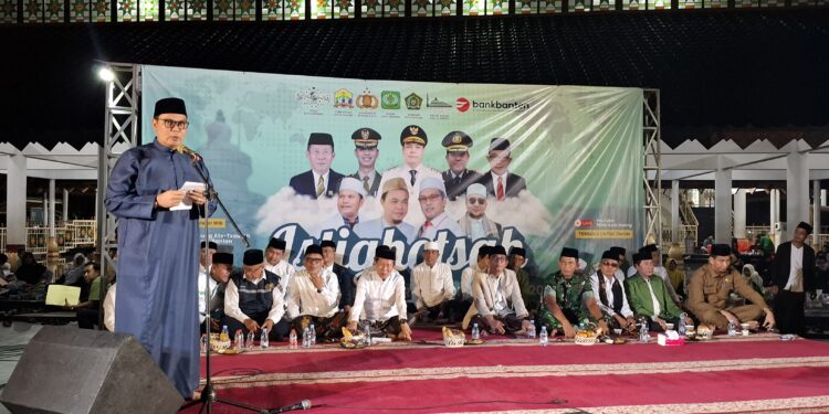 Santri Kota Serang Penuhi Halaman Masjid Agung, Wali Kota Budi Rustandi Serukan Santri Jadi Penjaga Moral Bangsa