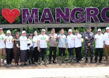 Kapolda Banten Dampingi Wapres Gibran dalam Kegiatan Perlindungan dan Pengelolaan Ekosistem Mangrove di Tangerang