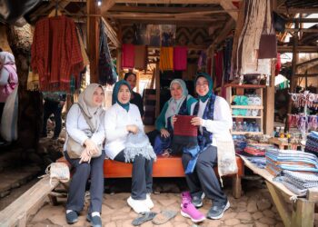 TP PKK Banten dan PIKK PLN Gelar Bakti Sosial di Desa Adat Baduy