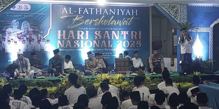 Ribuan Santri Hadiri Al-Fathaniyah Bersholawat dalam Peringatan Hari Santri Nasional 2025