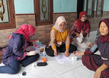 Puskesmas Bojong Kamal Gelar Pemeriksaan Kesehatan bagi Pekerja di Pos UKK Konveksi Azam Jaya