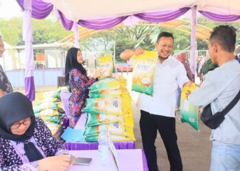 Warga Serbu Gerakan Pangan Murah di Tigaraksa, Bupati Tangerang: Semua Kegiatan Harus Menyentuh Masyarakat!