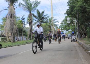 Wali Kota Tangerang Gowes di Hari Bebas Kendaraan, Lanjutkan Kick Off HKN ke-61 dan Tinjau Kampung Jimpitan