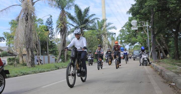 Wali Kota Tangerang Gowes di Hari Bebas Kendaraan, Lanjutkan Kick Off HKN ke-61 dan Tinjau Kampung Jimpitan