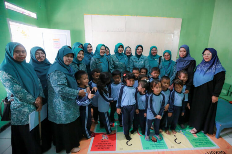 Ketua TP PKK Provinsi Banten Tinjau Langsung Program PKK Cilowong dalam Rangka HKG PKK 2025