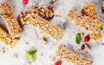 EVALUASI NILAI GIZI SEBAGAI DASAR KLAIM ‘KAYA SERAT’ PRODUK CEREAL BAR