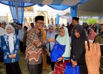 Bupati Serang Salurkan 500 Paket Sembako di Desa Sindangheula, Dorong Wisata Bendungan Jadi Sumber Ekonomi Warga