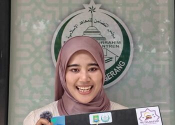 Meriah dan Penuh Haru! Ribuan Santri Padati Taman Elektrik, Wali Kota Sachrudin Bagikan Hadiah Umrah di Puncak Hari Santri Nasional 2025