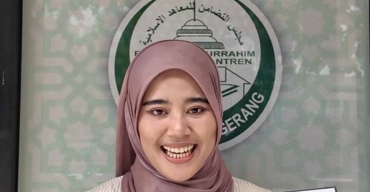 Meriah dan Penuh Haru! Ribuan Santri Padati Taman Elektrik, Wali Kota Sachrudin Bagikan Hadiah Umrah di Puncak Hari Santri Nasional 2025
