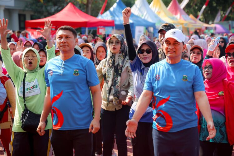 Wakil Gubernur Banten Ajak Masyarakat Hidup Sehat Lewat Senam Massal HUT ke-25 Provinsi Banten