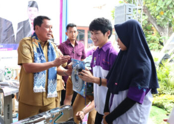 Bupati Tangerang Serahkan Bantuan Usaha di Rajeg, Kenang Masa Kecil dan Dorong Warga Jadi Wirausaha Mandiri