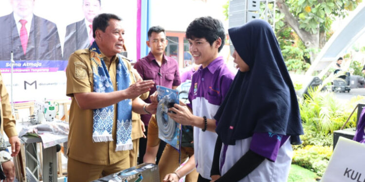 Bupati Tangerang Serahkan Bantuan Usaha di Rajeg, Kenang Masa Kecil dan Dorong Warga Jadi Wirausaha Mandiri