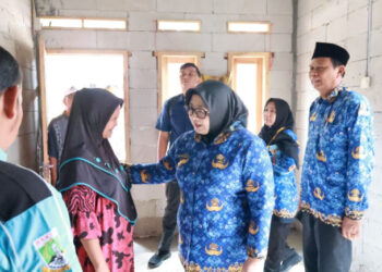 Wabup Intan Tinjau Program Bedah Rumah di Kemiri, Harap Tahun Depan Capai 100 Unit
