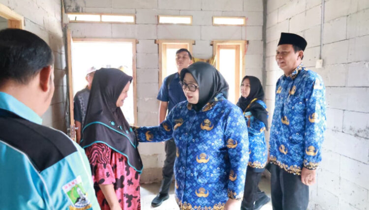Wabup Intan Tinjau Program Bedah Rumah di Kemiri, Harap Tahun Depan Capai 100 Unit