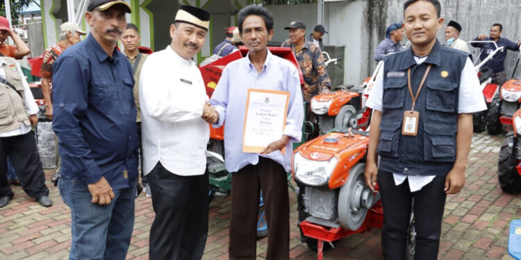 Pemkab Tangerang Bagikan 37 Alsintan ke Petani, Dorong Produktivitas dan Ketahanan Pangan Nasional