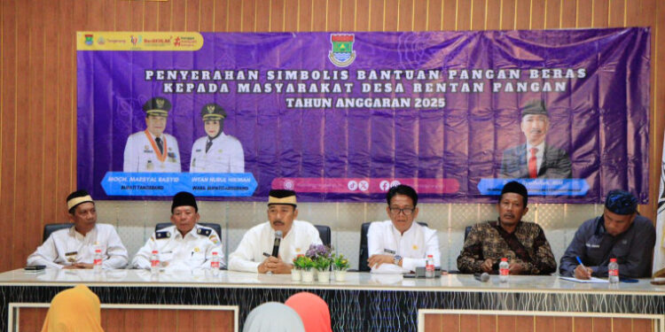 Pemkab Tangerang Salurkan Bantuan Beras untuk 1.725 Keluarga di Desa Rentan Pangan