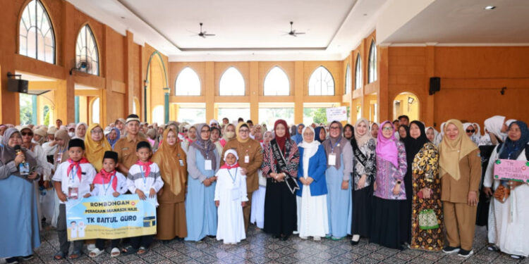 Wabup Intan Ajak Anak TK Kenal Rukun Islam Lewat Simulasi Manasik Haji: “Bentuk Generasi Tangguh, Sholeh dan Sholehah”