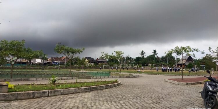 Cuaca Mulai Masuk Musim Penghujan, Warga Cilegon Mulai Bersiap Antisipasi