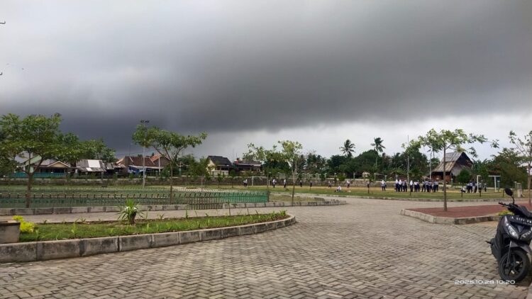 Cuaca Mulai Masuk Musim Penghujan, Warga Cilegon Mulai Bersiap Antisipasi