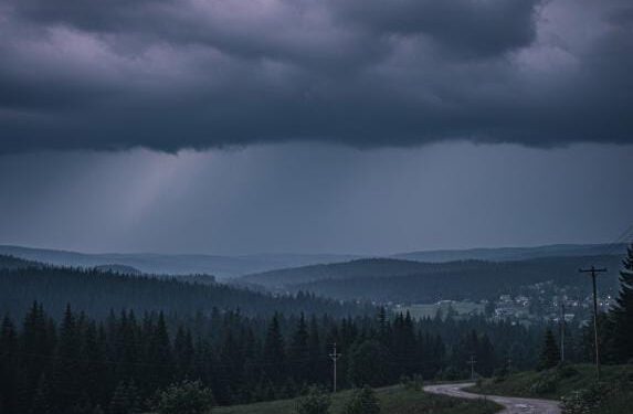 BMKG Prakirakan Hujan Ringan hingga Petir Guyur Banten Hari Ini