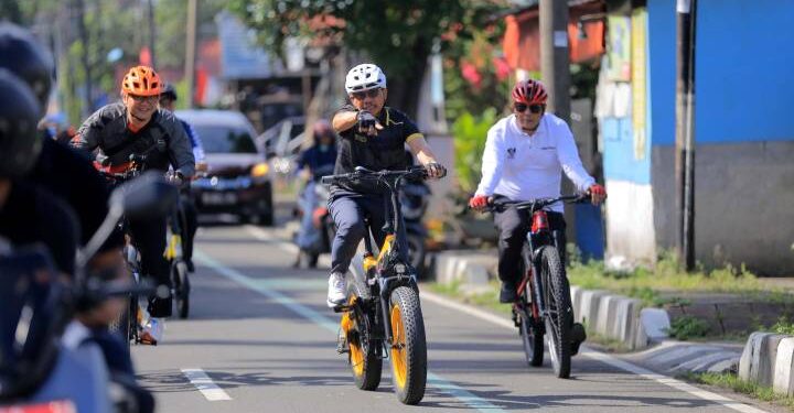 Wali Kota Tangerang Tinjau Proyek Strategis Daerah Sambil Bersepeda