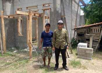 Kepala Desa Sindangheula Tinjau Pembangunan Rumah Tidak Layak Huni