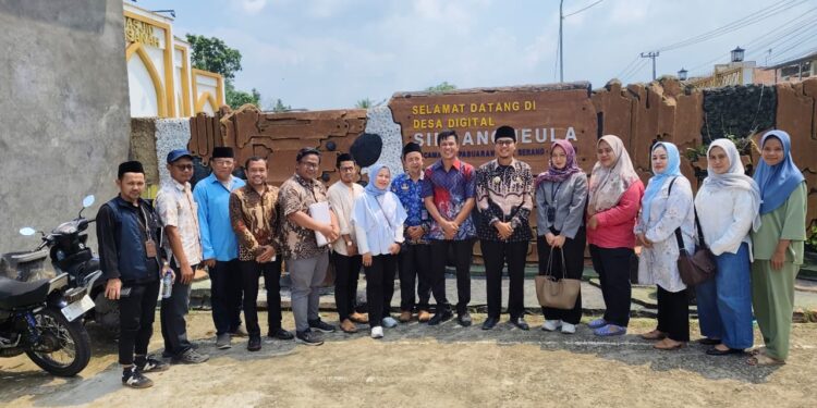 Pemdes Sindangheula Terima Kunjungan Tim Kemendesa untuk Monitoring Program eHDW Penurunan Stunting