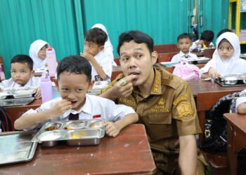 Wakil Wali Kota Serang Cicipi Langsung Menu Makan Bergizi Gratis, Pastikan Anak Sekolah Dapat Asupan Sehat