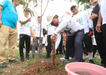 Wali Kota Tangerang Ajak Warga Perkuat Komitmen Lingkungan Lewat Gerakan Tanam Pohon